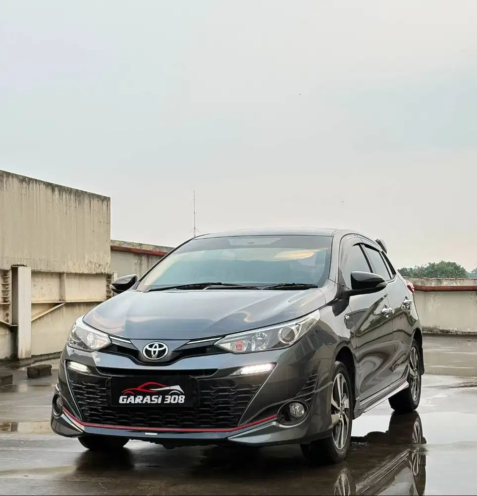 Toyota Yaris 1.5 S TRD Sportivo AT 2018 Abu Abu Kilometer 52 rb