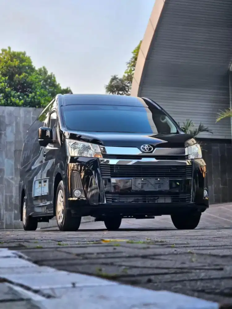 Promo Toyota Premio dan Commuter