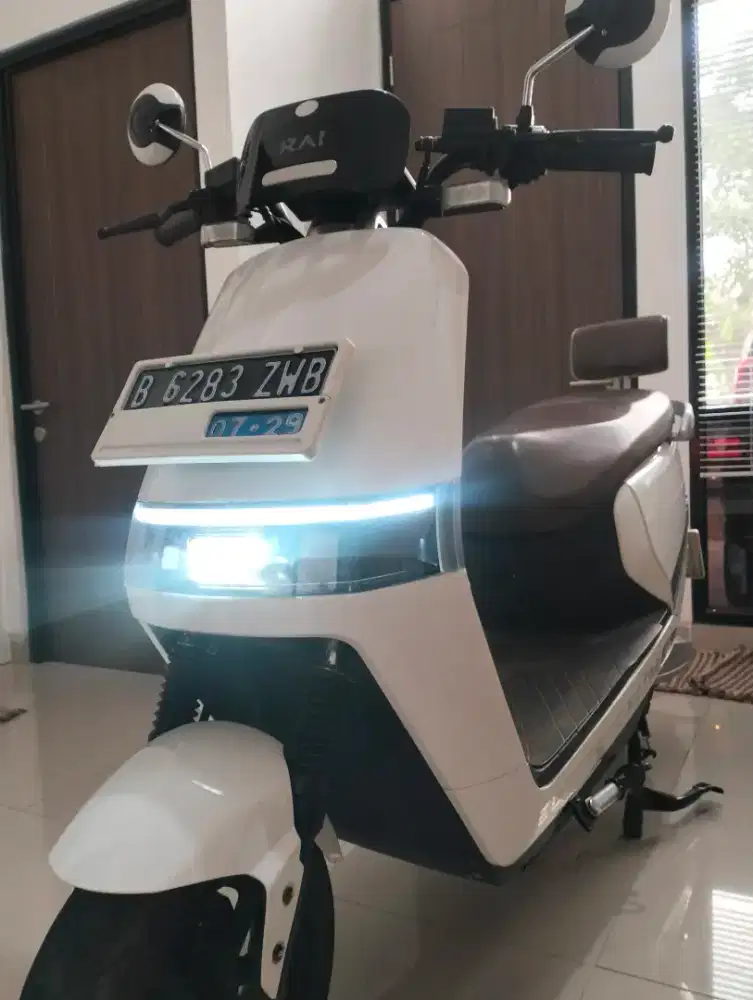 MOTOR LISTRIK VIAR PAJAK HIDUP, KM RENDAH