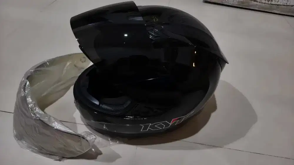 KYT R10 Hitam Glosy