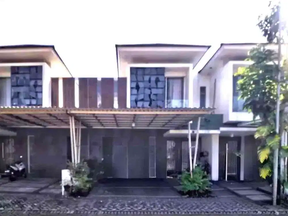 Lake View‼Dijual Rumah Royal Residence - Wiyung