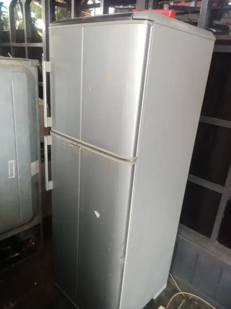 Kulkas SANYO 2 pintu baik
