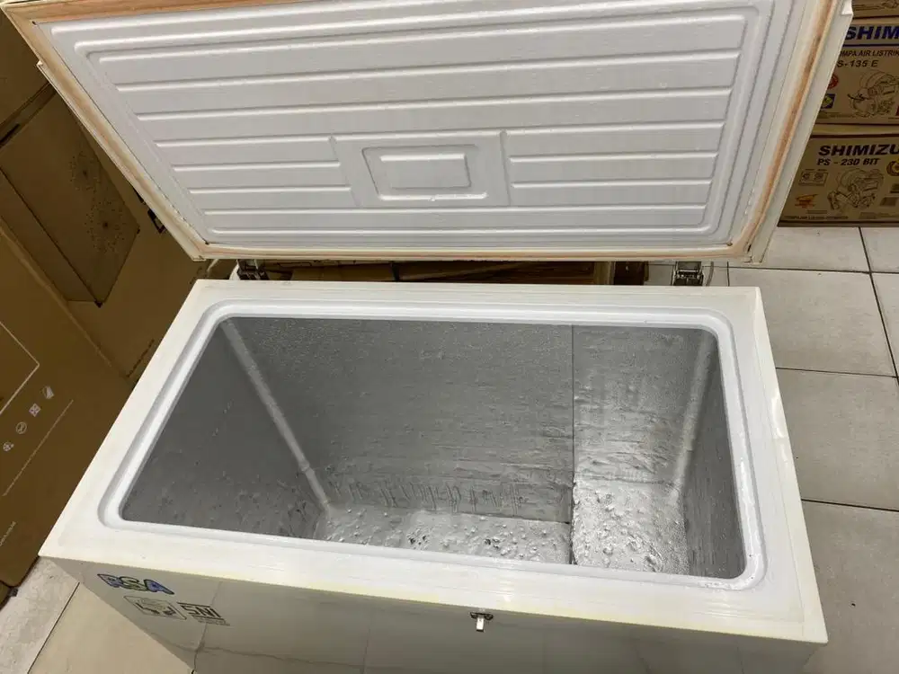 Dijual freezer box merk RSA 200liter