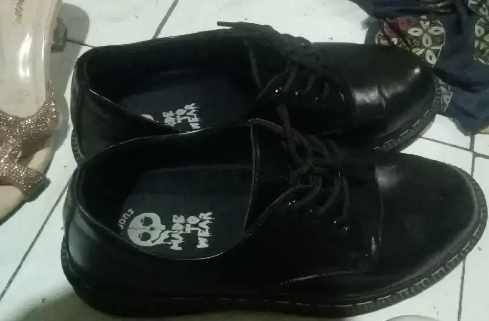 Sepatu dokmart no box