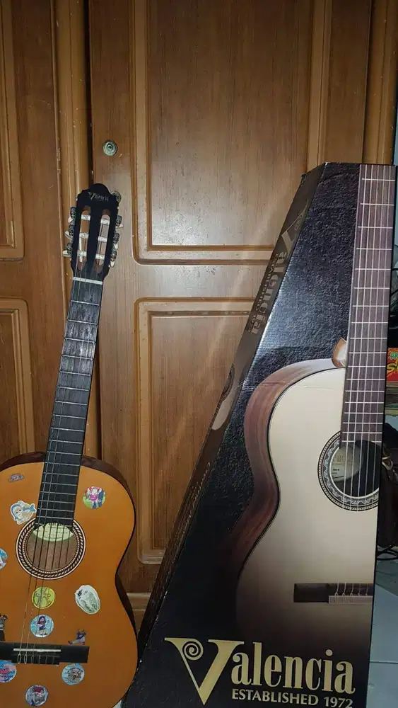 Dijual cepat gitar valencia ori VC204, pemakaian satu tahun