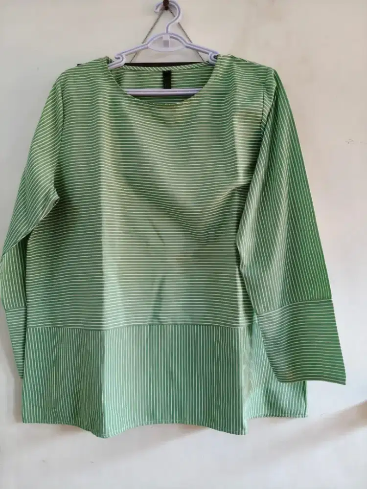Baju atasan wanita