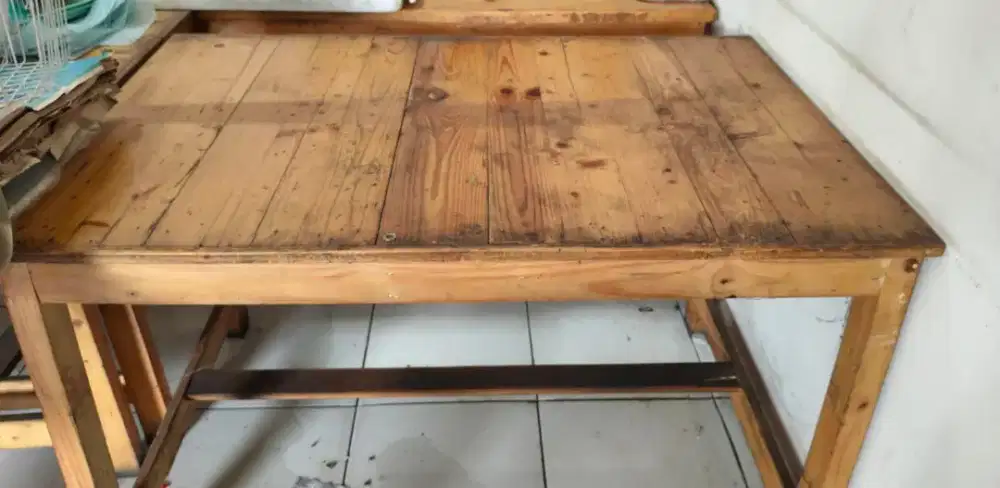 Meja kayu pallet