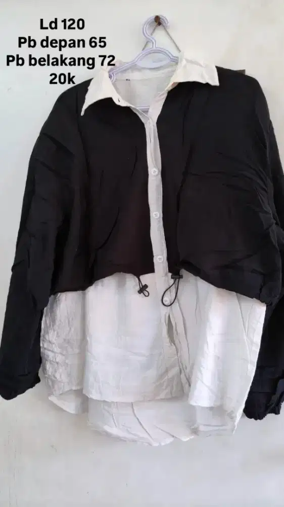 Kemeja hitam putih wanita