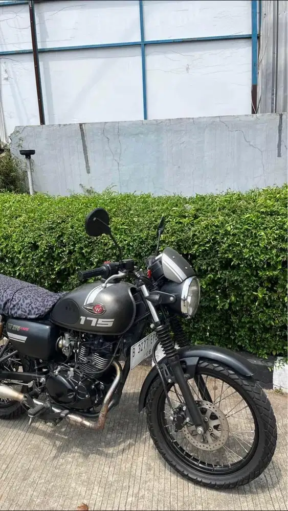 Kawasaki W175 Cafe Tahun 2019 (low km) Warna Grey Matte