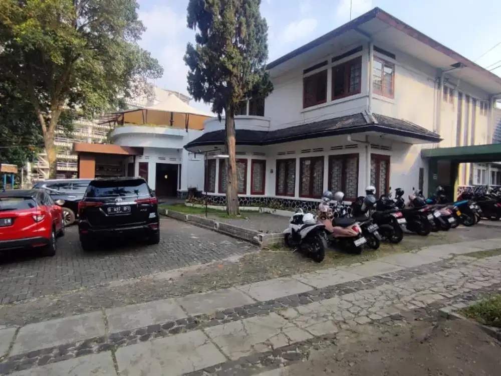 Rumah Bagus Untuk Usaha dekat Dari Mall PVJ Bandung Sukajadi