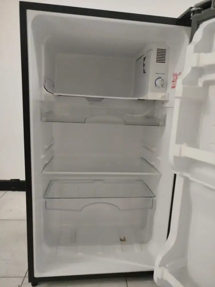 Kulkas bekas merek Sharp 1 pintu
