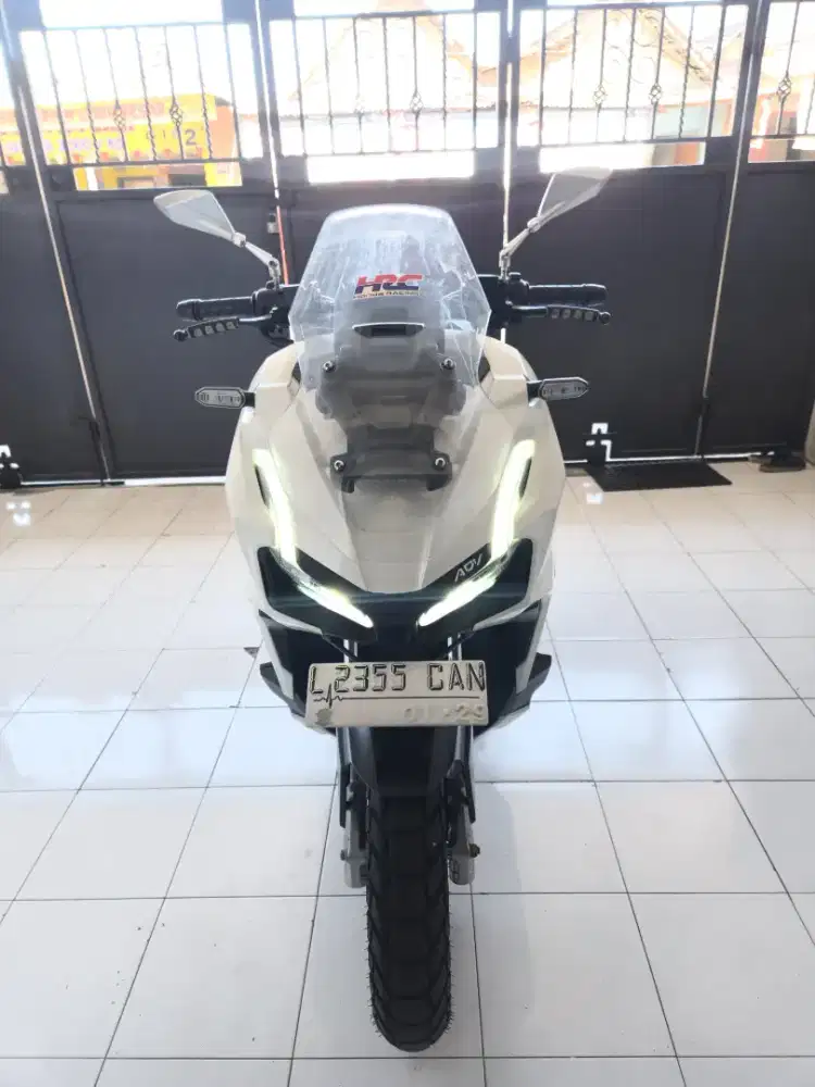 Honda new adv 160 CBS 2023 km9rb iss remote putih mulus sby pusat