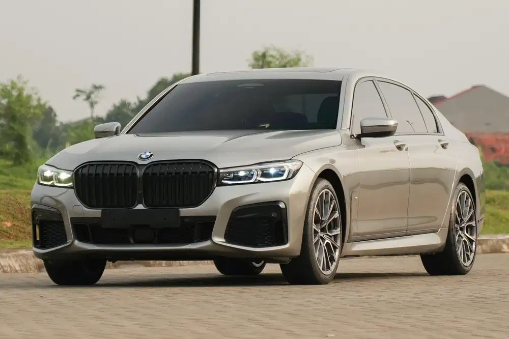Beda Status! BMW 730Li Facelift M Sport 2022  Full Options! E300 530i