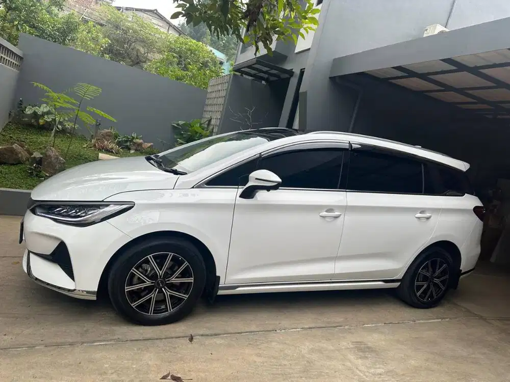 Jual BYD M6 sangat mulus KM 8000
