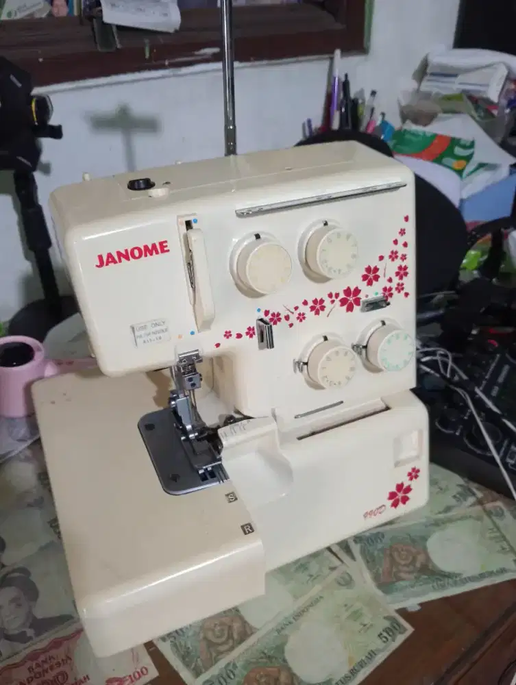 Mesin obras janome 4 benang jarum 2