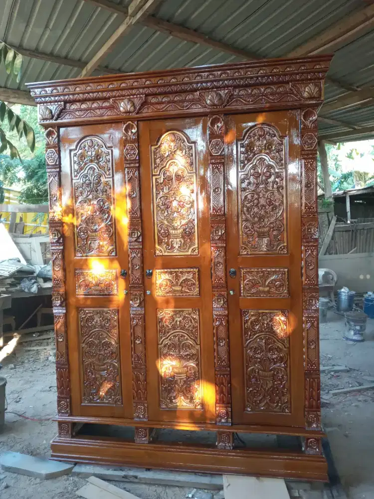 Almari gebyok jati