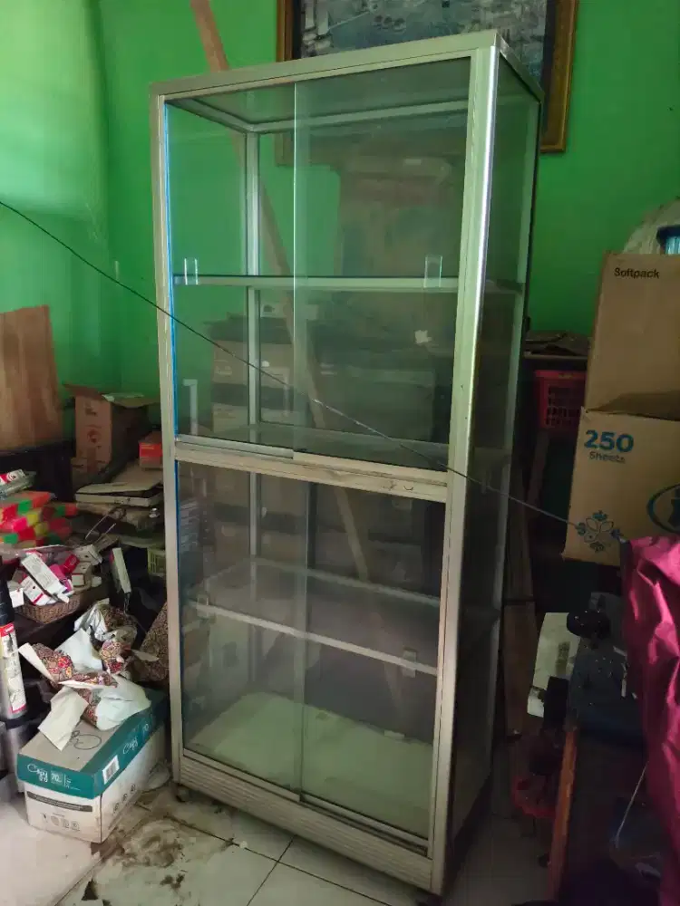 Etalase Kaca 2 Meter