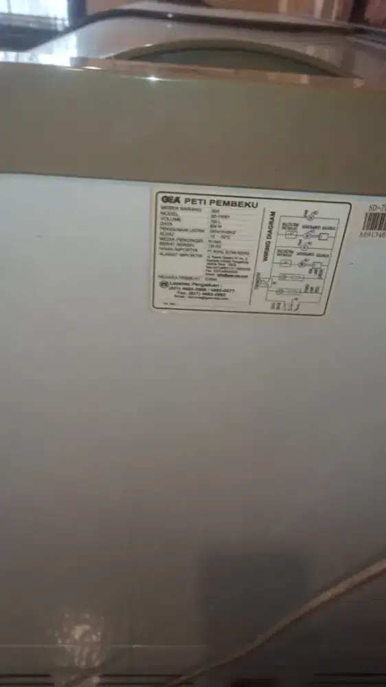 GEA Chest Freezer Display Kaca Lengkung SD-708Y – 700 Liter