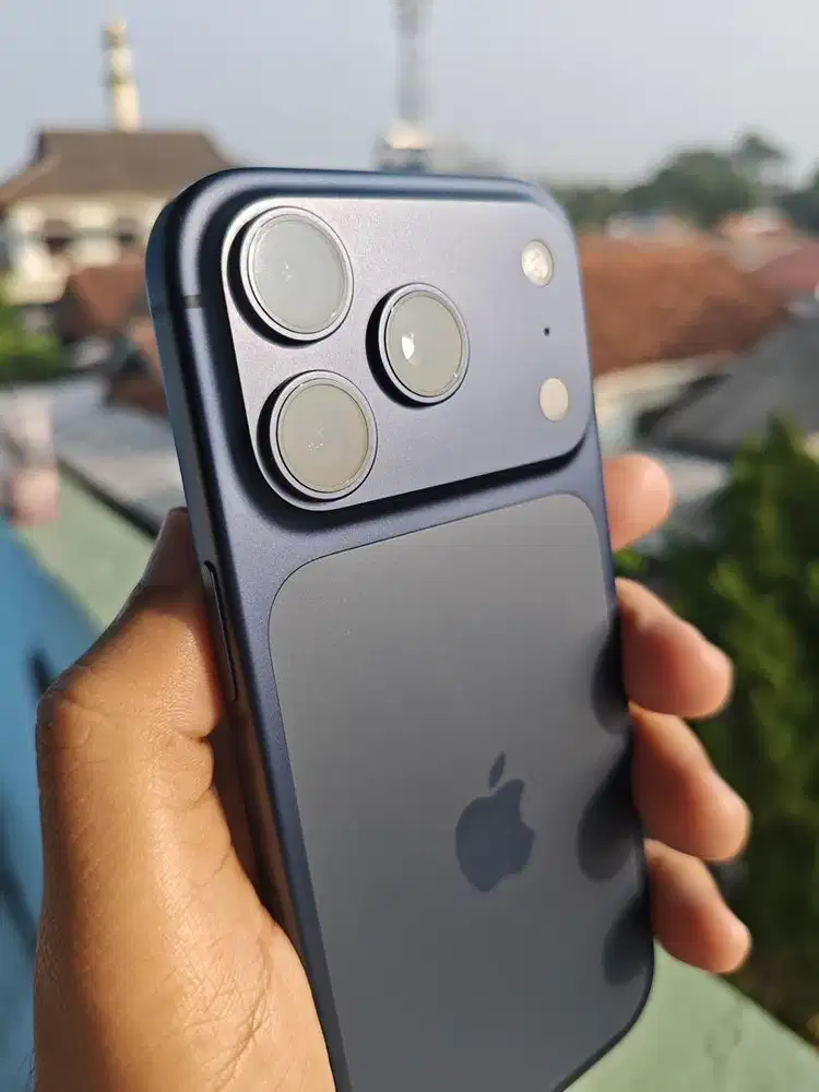 iphone 17 PRO 256 deep blue