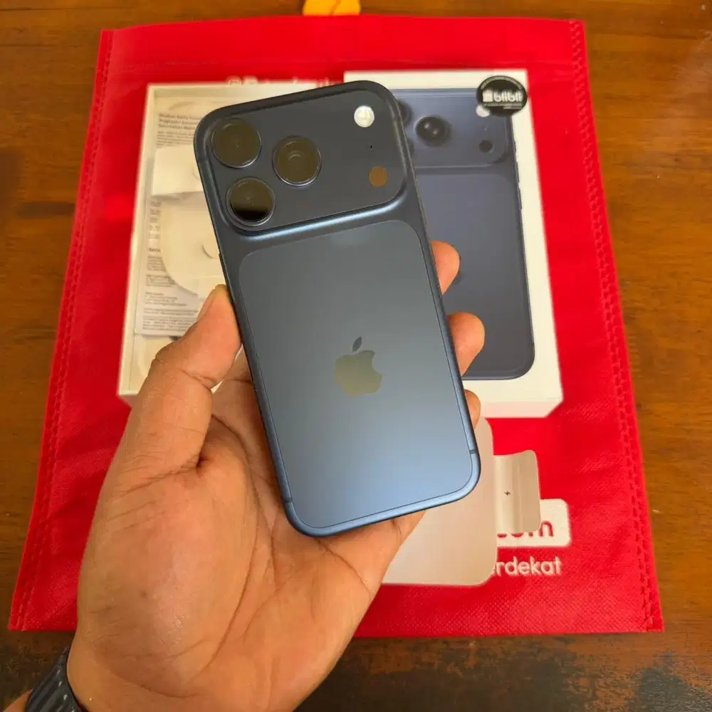 iPhone 17 Pro 256GB Blue Fullset 5 Hari Pakai . Garansi 11 Bulan Lebih