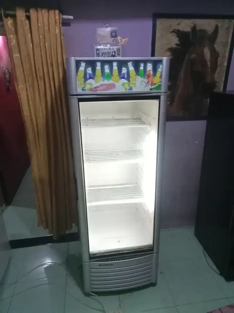 Modena original 260 liter showcase