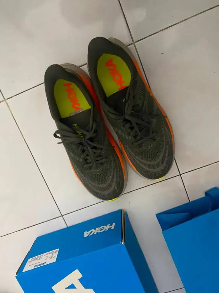 Sepatu Lari Hoka Arahi 8 Like New