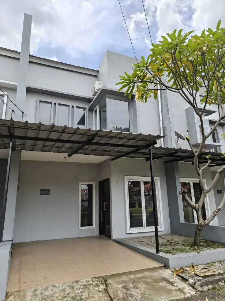 Dijual rumah letak strategis sudah SHGB