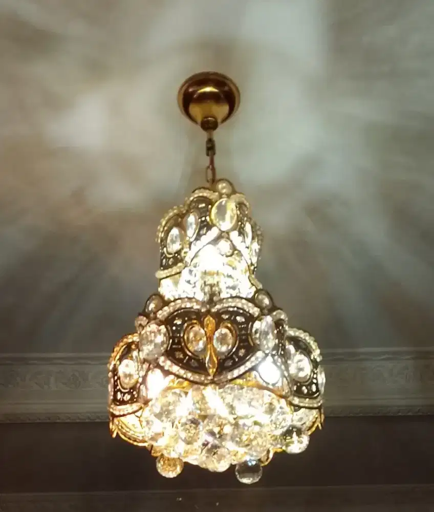 Lampu Kristal Antik