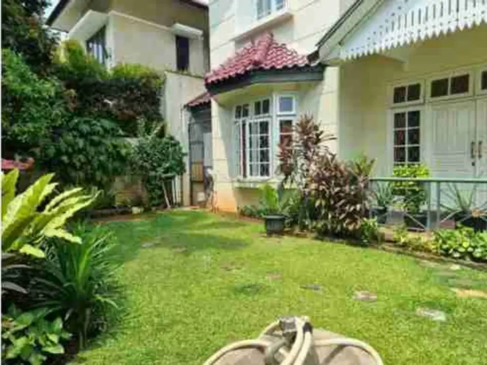 JUAL CEPAT RUMAH DEKAT SENOPATI DAN PASAR SANTA KEBAYORAN BARU JAKSEL