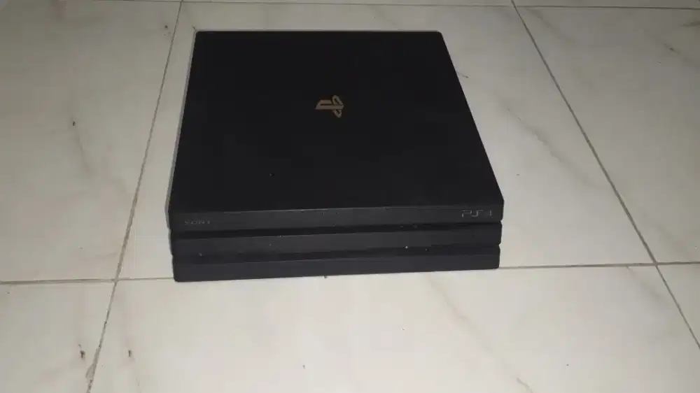 Dijual PS4 Pro 2TB Seri CUH-7000B FC26