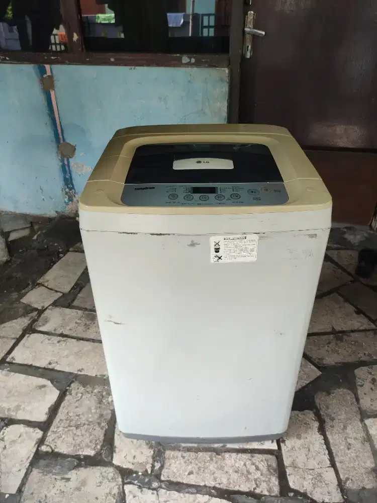 mesin cuci 1 tabung otomatis merk LG kapasitas 8 KG normal nominus