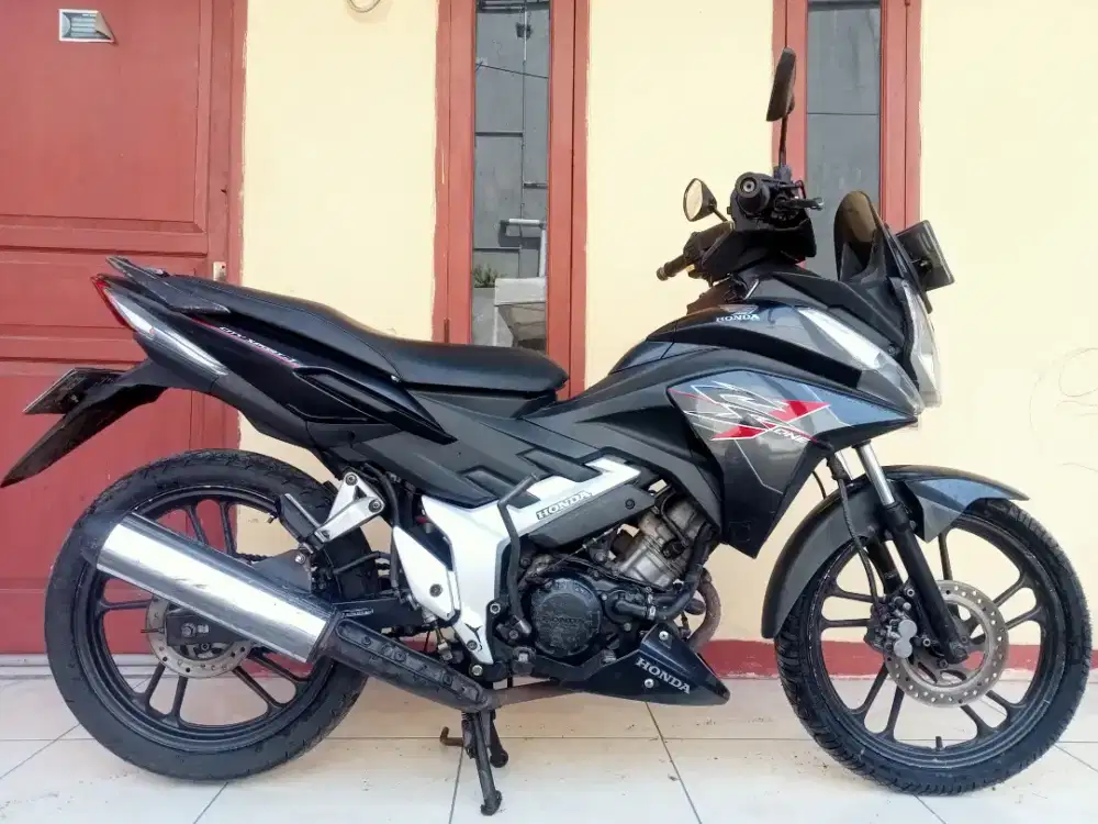 Honda CS 1 tahun 2010 mulus sekali komplit
