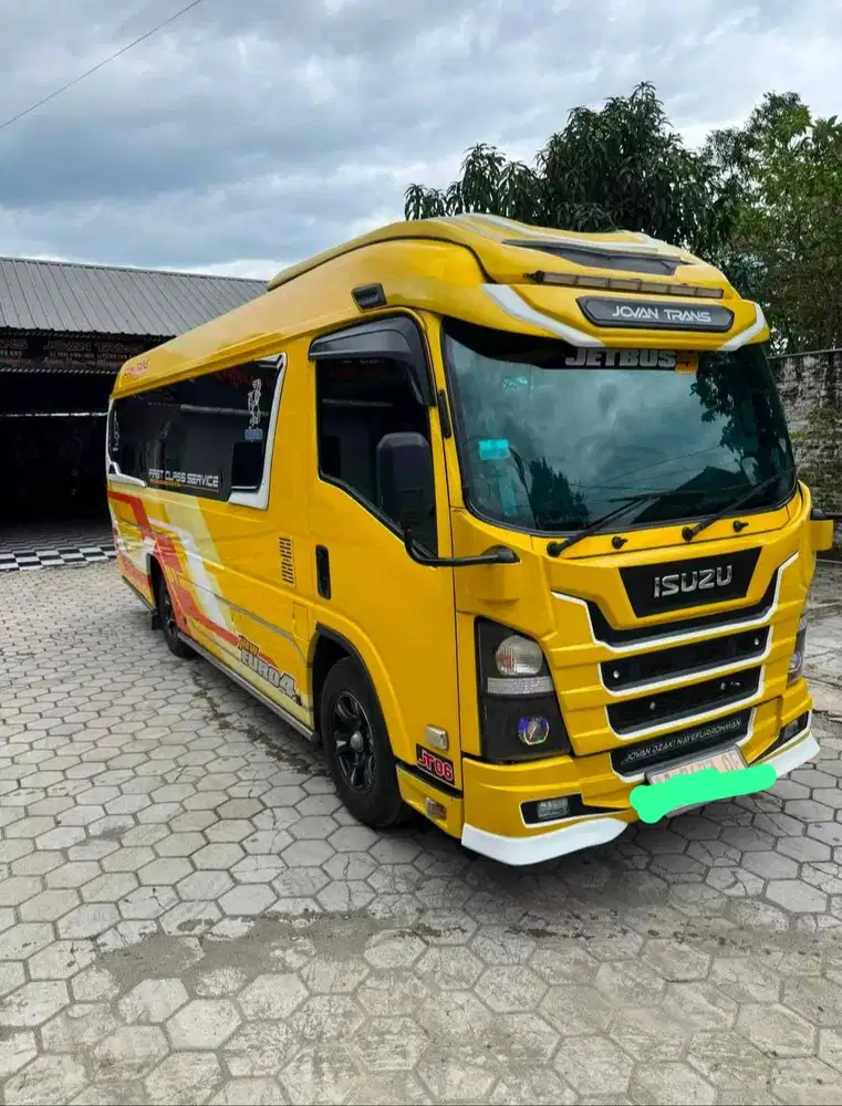 Microbus ELF NLR 8T 3.0MT