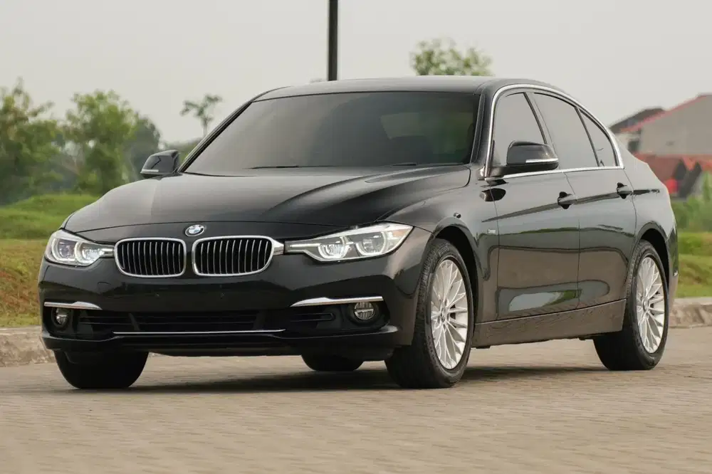 BMW 320i Luxury 2019 (F30)