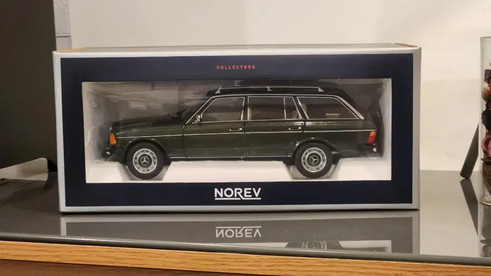 Norev Mercedes Benz S123 Green 1:18 New Die Cast Koleksi Rare W123