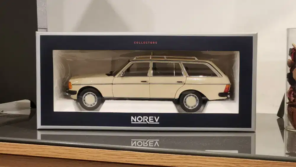 Norev Mercedes Benz S123 Taxi 1:18 New Die Cast Koleksi Rare W123