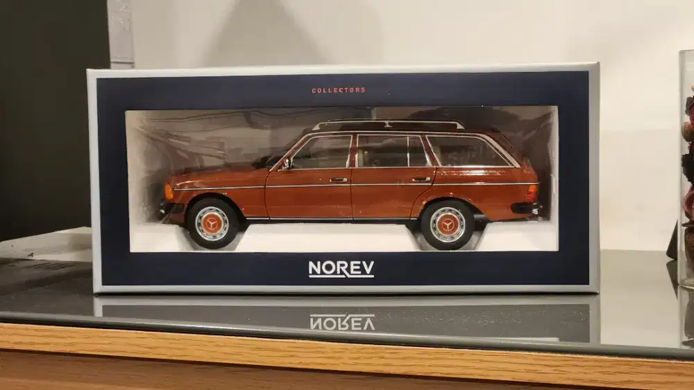 Norev Mercedes Benz S123 Red 1:18 New Die Cast Koleksi Rare W123