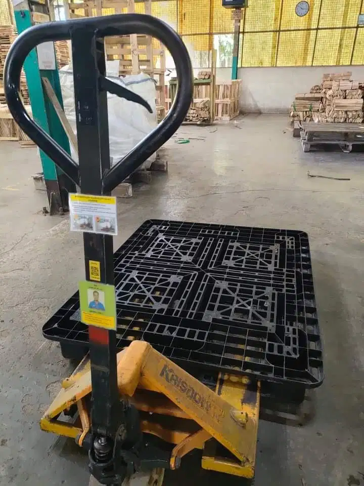 Jual palet plastik bekas kondisi 90%