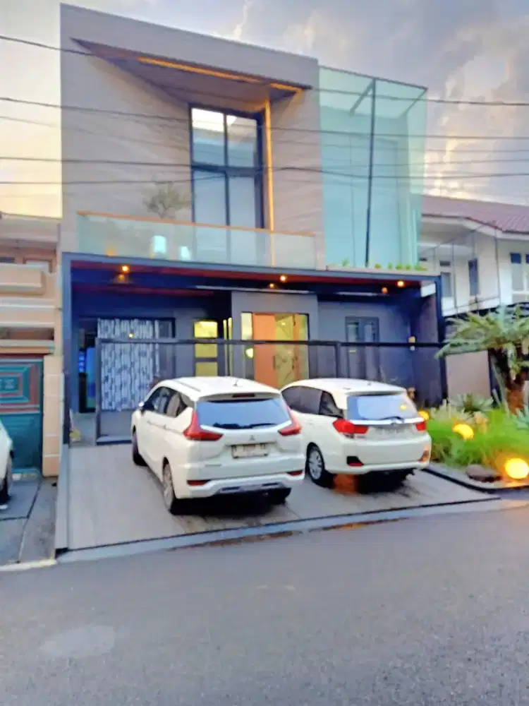 Rumah baru 3 lantai siap huni di gedung hijau pondok indah