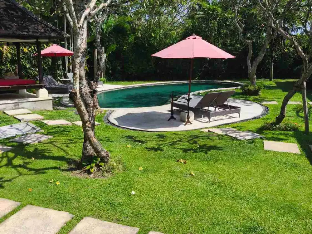 VILLA CLASSIC LUAS, 100 METER DARI PANTAI BATU BOLONG