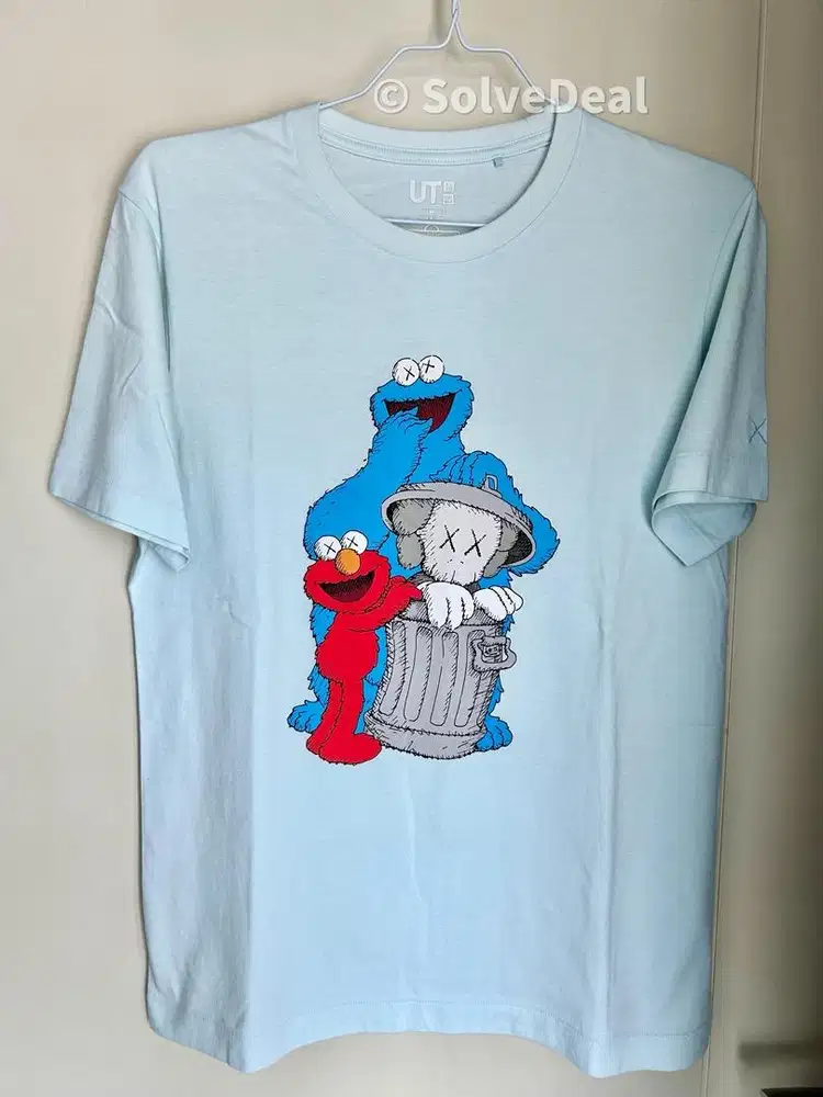 Kaos Uniqlo Kaws Sesame Street Companion Graphic Tee Original
