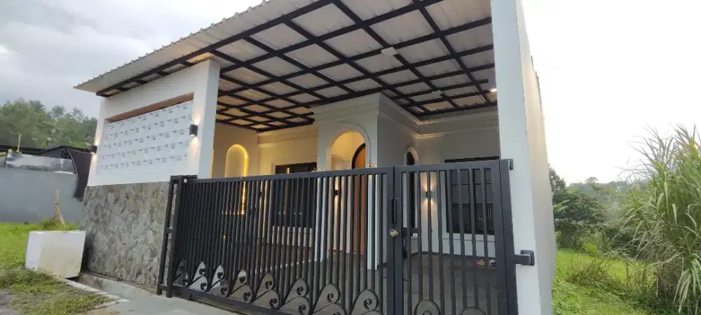 Dijual Rumah/Villa Bangunan Baru, Lokasi Strategis, Megamendung
