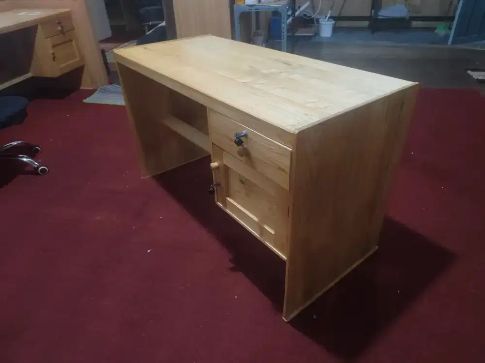 Meja Kayu Sungkai
