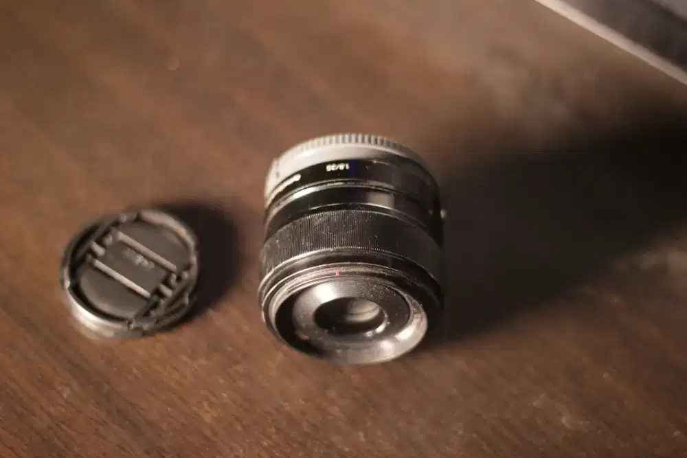 35mm f1.8 sony apsc lens