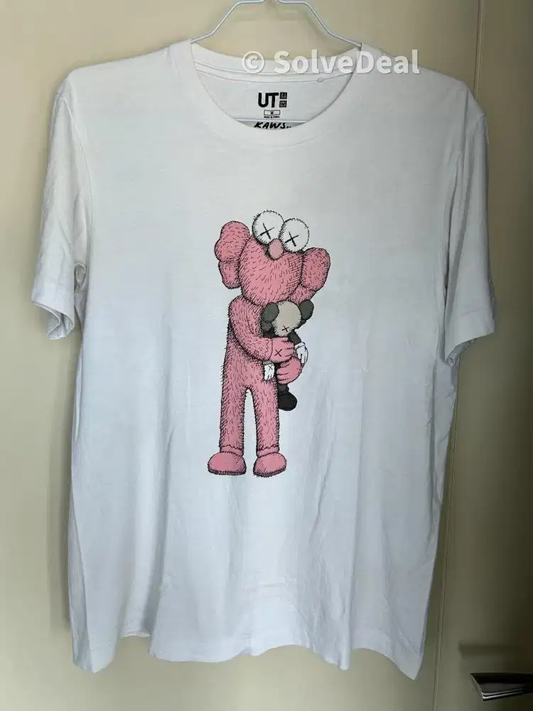 Kaos Uniqlo Kaws Pink BFF White Graphic Tee Original UT Collection