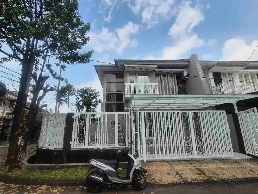 DISEWAKAN RUMAH BANGUNAN MANDIRI POSISI HOEK CARPORT 2 DI VILLA MELATI MAS SERPONG