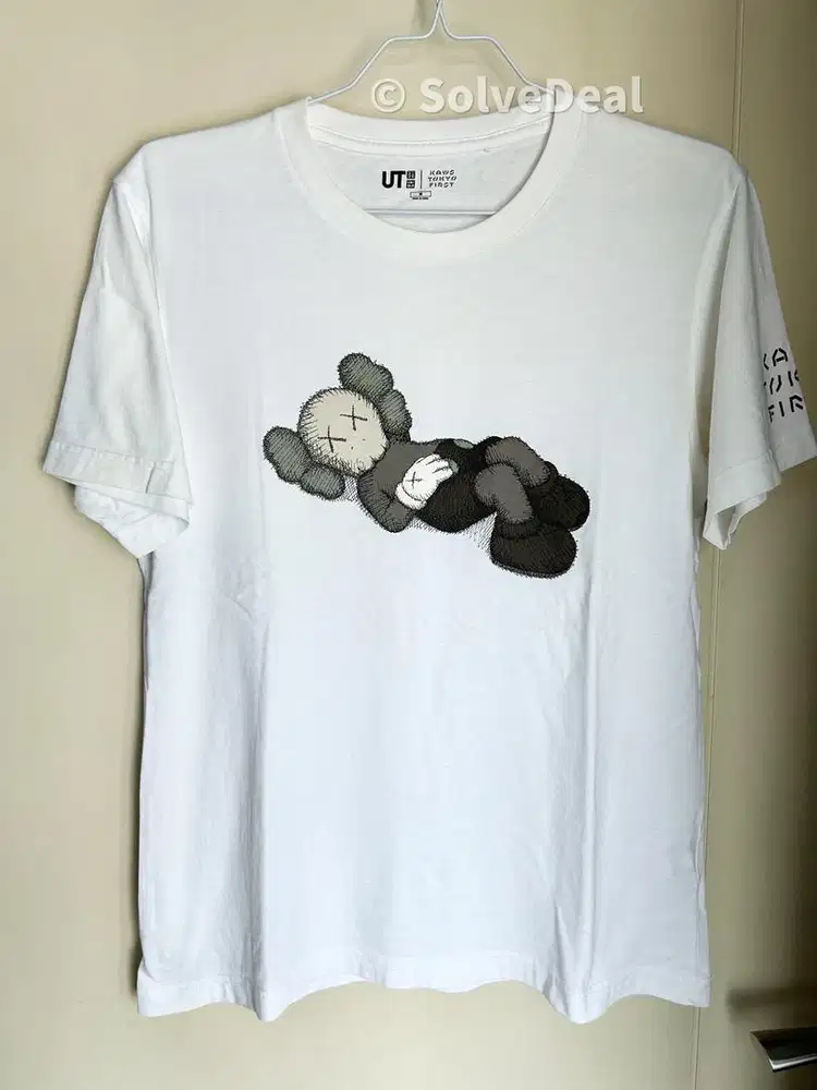 Kaos Uniqlo Kaws Tokyo First Japan White Graphic Tee Original
