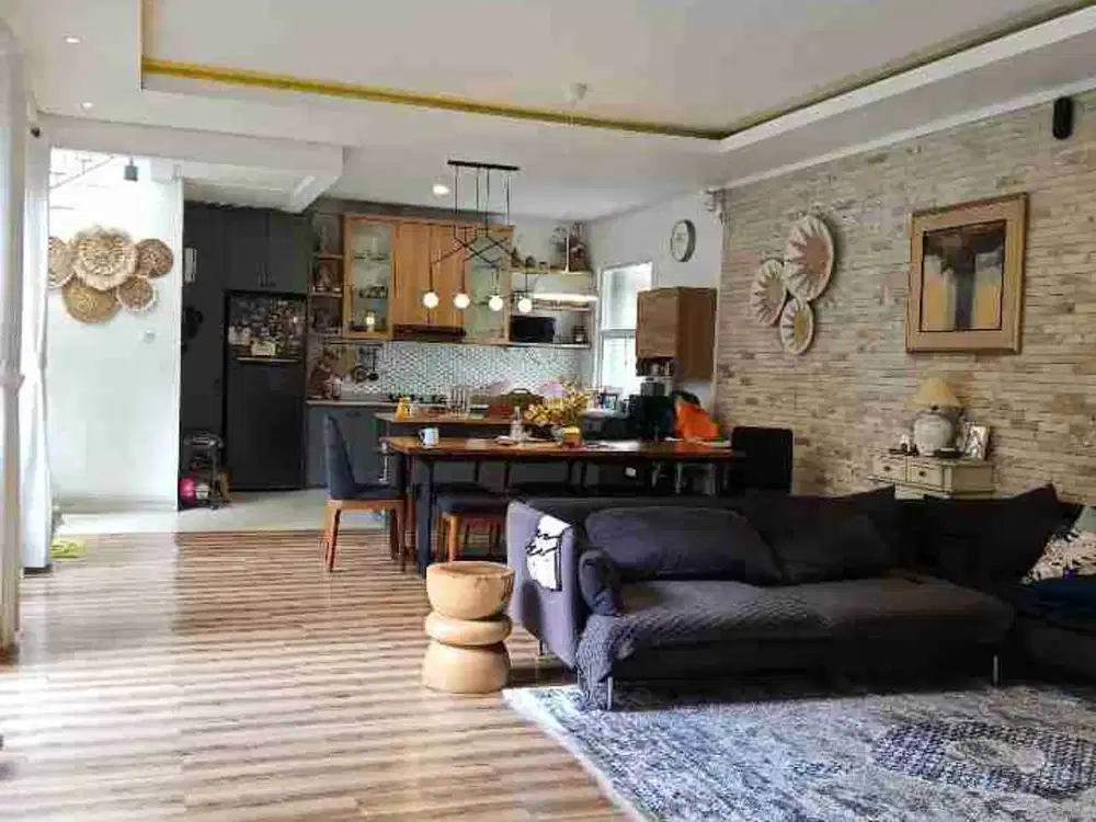 RUMAH TROPIS MEWAH DUA LANTAI DENGAN COURTYARD PRIVAT & KOLAM KOI DIKOTA BANDUNG