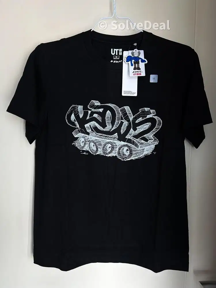 Kaos Uniqlo Kaws Black Graphic Tee Original UT Collection
