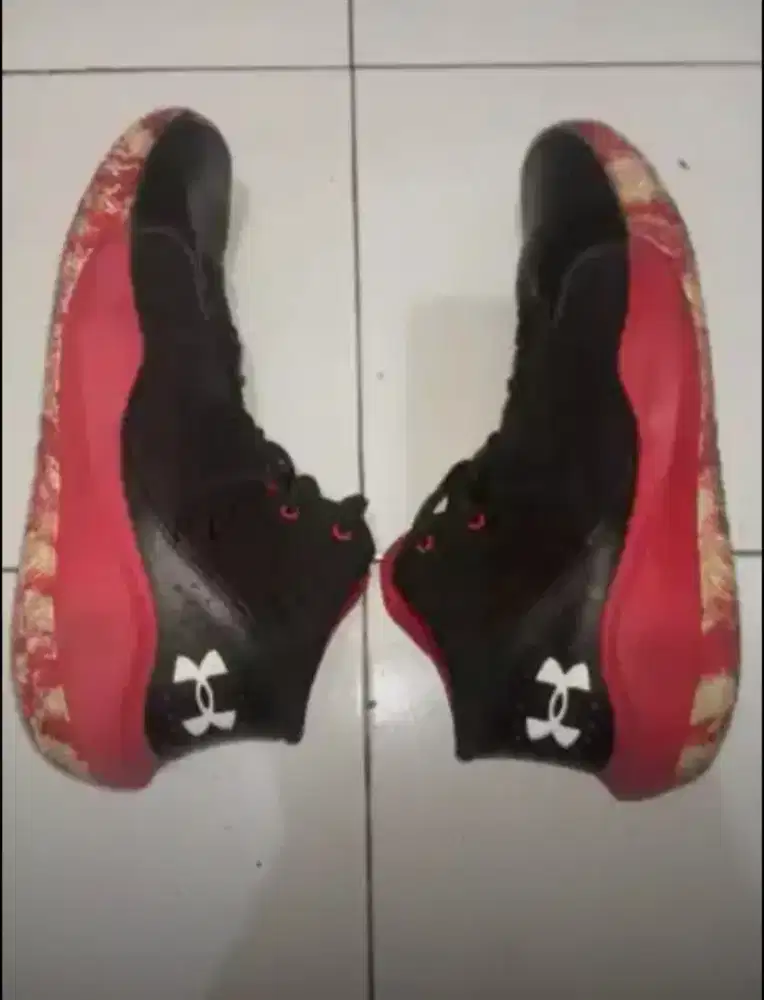 Sepatu basket 47.5 under armour